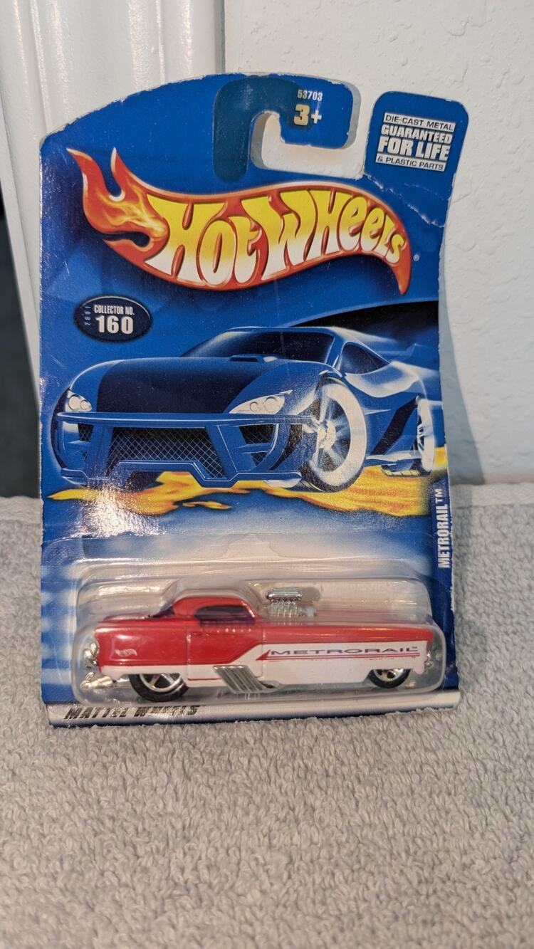 Hot Wheels 2001 METRORAIL Metro Theme Car 1:64 Diecast Red/White Unopened